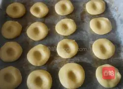 Illustration of how to make blueberry jam biscuits 8