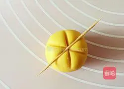 Illustration of how to make cute little pumpkins 7