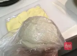 Illustration of how to make egg tart crust 4