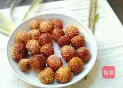 Illustration of how to make purple sweet potato sesame balls 11