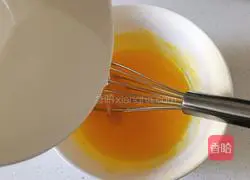 Illustration of how to make meat floss cake 4