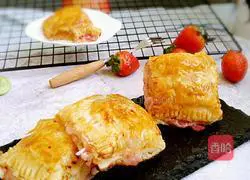 Strawberry Cheese Pie Recipe Illustration 15