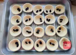 Illustration of how to make delicious egg tarts 4