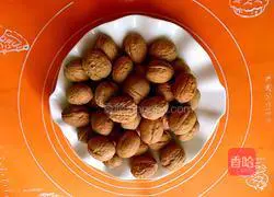 Illustration of how to make amber walnuts 1