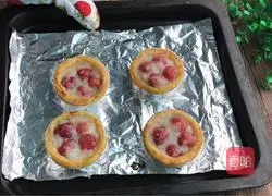 Illustrated recipe for cherry tart 11