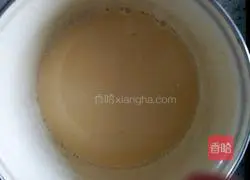 Illustration of how to make whipped cream egg tart 4