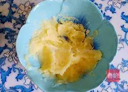 Illustration of how to make potato cheese balls 3