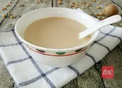 Illustration of how to make walnut soy milk 7