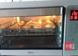 Illustration of how to make sponge cup cake 8