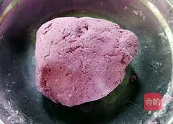 Illustration of how to make fried purple potato cakes 3