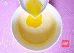 Illustration of how to make egg yolk soufflé 5