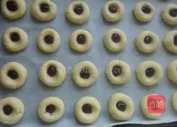 Illustration of how to make blueberry jam biscuits 5