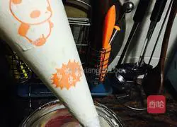 Illustration of how to make a fresh naked cake 2