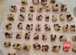 Illustration of how to make microwave cookies 8