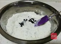 Illustration of how to make simple raisin ugly cookies 6