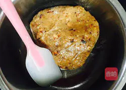 How to make peanut walnut cake Illustration 5