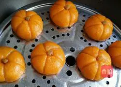 Illustration of how to make pumpkin buns 7