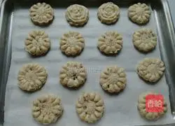 Illustration of how to make butter walnut cake 9