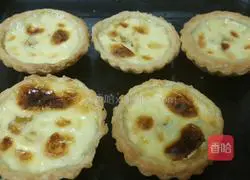 Illustration of how to make crispy mango egg tart 14