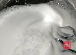 Illustration of how to make eight-inch chiffon cake 12