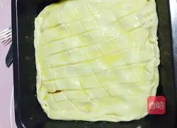 Illustration of how to make banana and mango pie 10