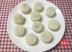 Illustration of how to make snow-skin mooncakes with pineapple filling 15