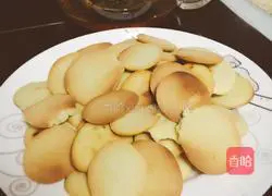 Illustration of how to make egg biscuits with electric baking pan 6