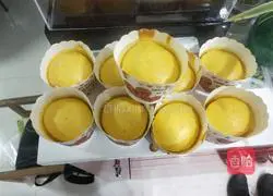 Illustration of how to make cupcakes 12