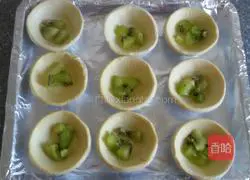 Illustration of how to make kiwi egg tart 5