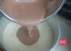 Illustration of how to make eight-inch three-color chiffon cake 13