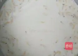 Illustration of how to make Hong Kong style vegetarian rice rolls 3