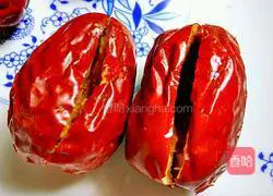 Illustration of how to make dates with walnuts 3