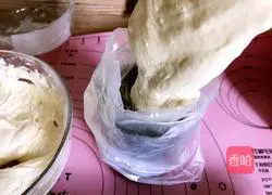 Illustration of how to make pancake egg yolk biscuits 8
