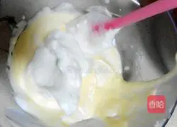 Illustration of how to make paper cup orange raisin cake 10