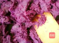 Illustration of how to make delicious purple potato pie 3