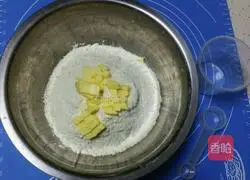 Homemade Illustration of how to make mango egg tart with egg tart crust 1