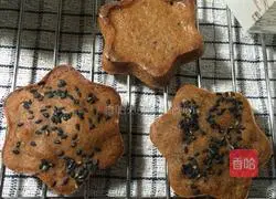 Illustration of how to make red date cookies 4