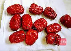 Illustration of how to make dates with walnuts 2