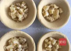 Illustration of how to make banana pie 3