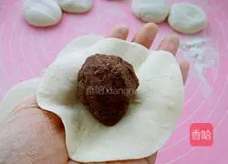 Illustration of how to make bean paste buns 13
