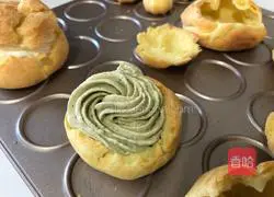 Illustration of how to make matcha cream puffs 23