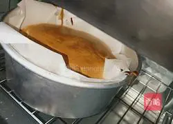 Illustration of how to make eight-inch chiffon cake 9