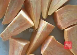 Illustration of how to make sweet potato and egg tarts 1