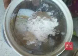 Illustration of how to make egg tart crust 1