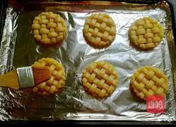 Illustration of how to make strawberry jam sandwich braided biscuits 22