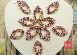 Illustration of how to make pattern biscuits 9