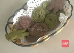 Illustration of how to make two-color cookies 17