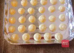 Illustration of how to make egg yolk biscuits 9