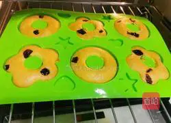 Chocolate Donut Cake Recipe Illustration 12