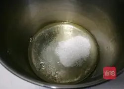 Illustration of how to make finger biscuits (a must for tiramisu) 2